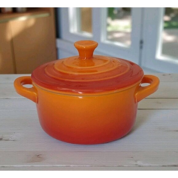 Le Creuset Stoneware Mini Round Cocotte Casserole Dish Volcanic Orange 8oz - Picture 1 of 4